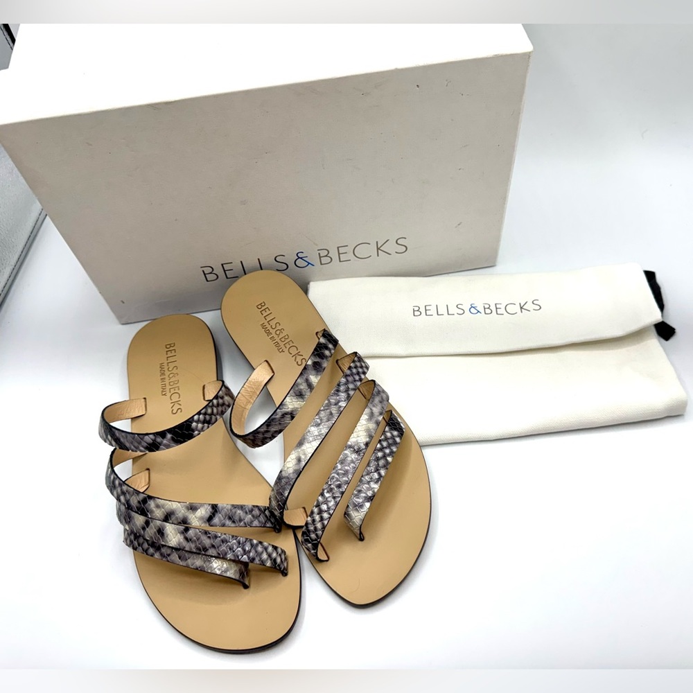 Bells & Becks Black Strappy Sandal Faux Snakeskin Leather Flats Italy US 7 w/Box
